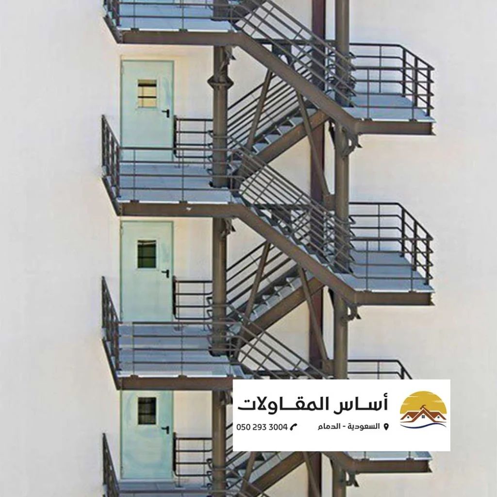 درابزين حديد مزخرف بتصميم كلاسيكي في الدمام.