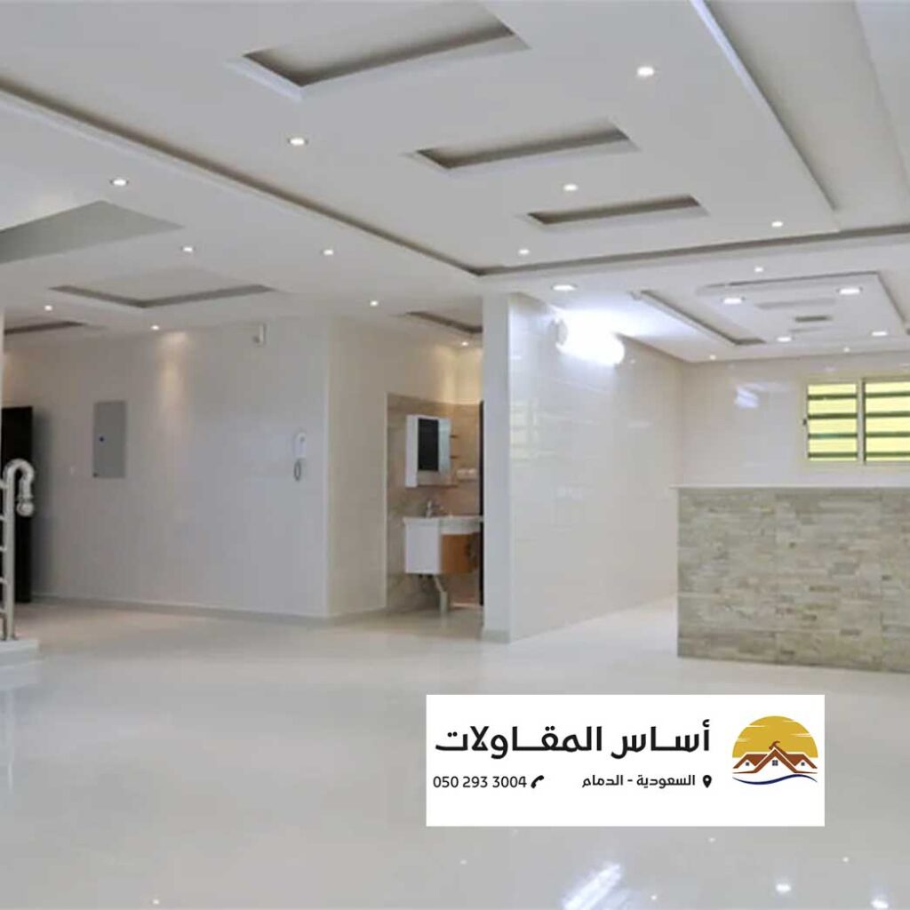 صورة لجدار مطلية بلونين مختلفين بطريقة فنية.